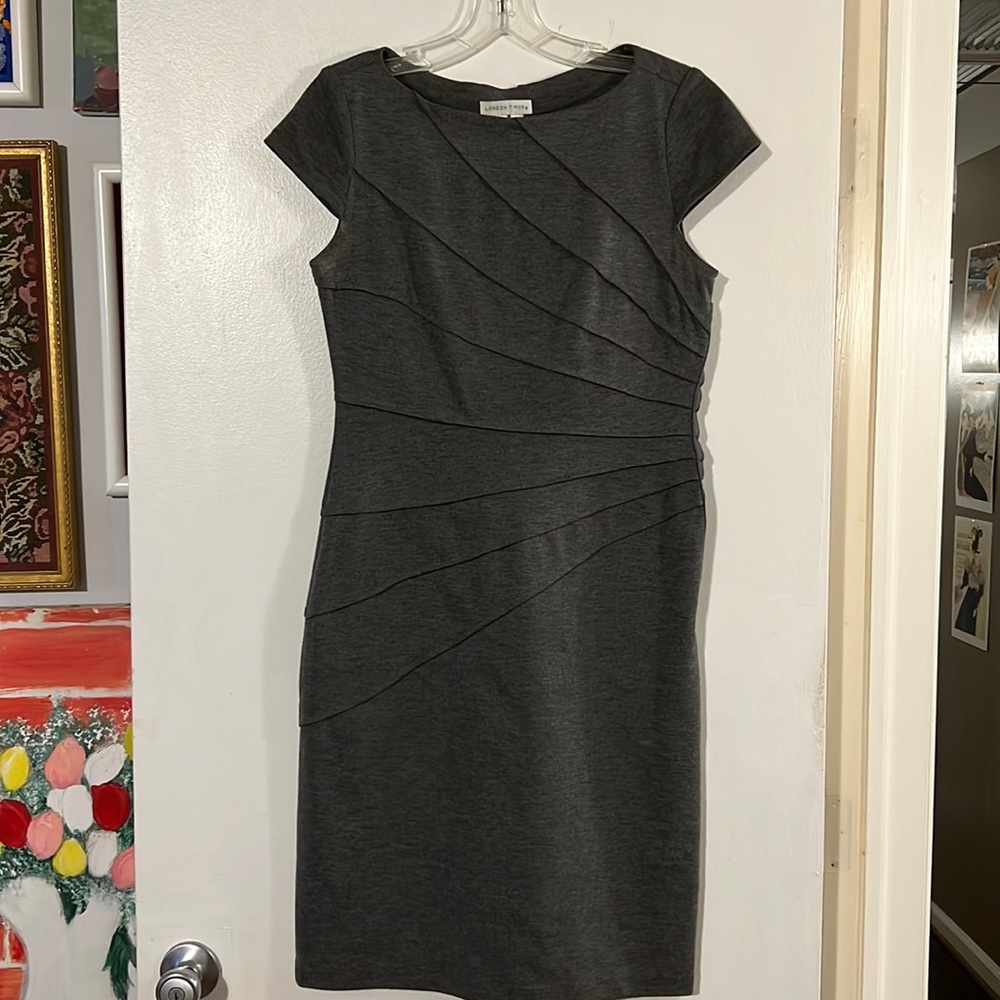 London Times gray cap sleeve dress